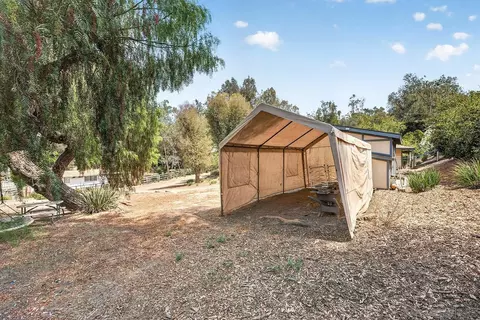 Exterior - 4515 Baja Mission Rd, Fallbrook, CA 92028 photo 9 of 19