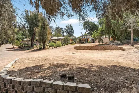Exterior - 4515 Baja Mission Rd, Fallbrook, CA 92028 photo 16 of 19