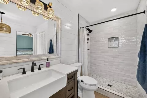 Bath - 4515 Baja Mission Rd, Fallbrook, CA 92028 photo 3 of 3