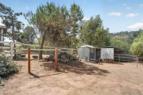 Exterior - 4515 Baja Mission Rd, Fallbrook, CA 92028 photo 13 of 19