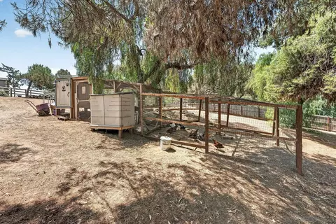 Exterior - 4515 Baja Mission Rd, Fallbrook, CA 92028 photo 14 of 19
