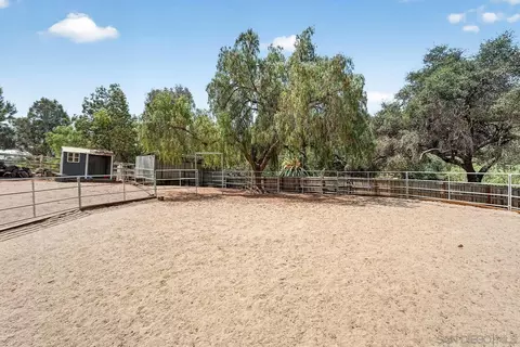 Exterior - 4515 Baja Mission Rd, Fallbrook, CA 92028 photo 12 of 19
