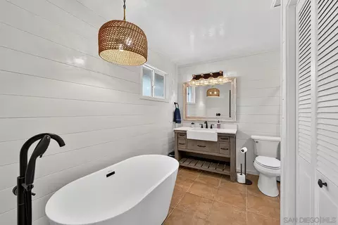 Bath - 4515 Baja Mission Rd, Fallbrook, CA 92028 photo 2 of 3