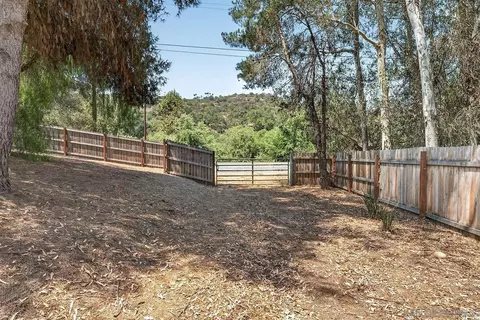 Exterior - 4515 Baja Mission Rd, Fallbrook, CA 92028 photo 15 of 19