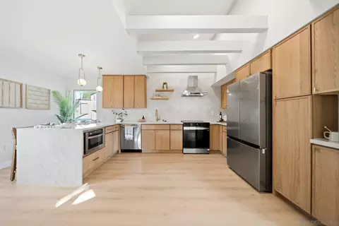 4751 Lamont St, San Diego, CA 92109