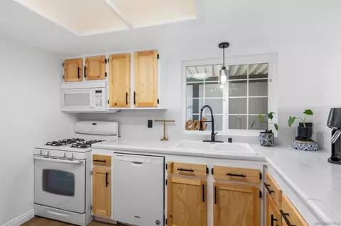 Kitchen - 321 Windy Ln, Vista, CA 92083 photo 2 of 3