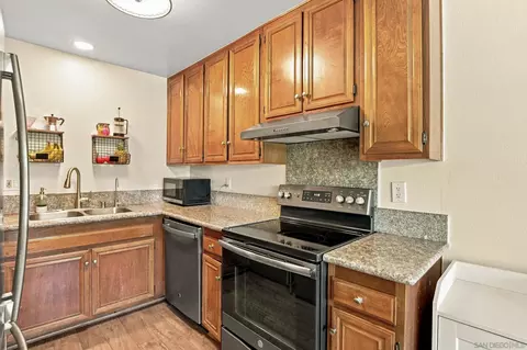 Kitchen - 9645 Easter Way, San Diego, CA 92121 photo 2 of 2