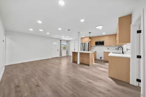 Living - 801 Broadview St, Spring Valley, CA 91977 photo 2 of 3