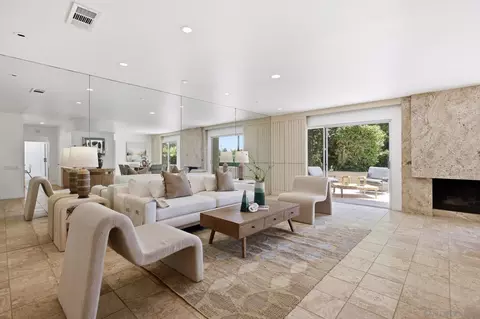 Living - 2264 Caminito Castillo, La Jolla, CA 92037 photo 3 of 4