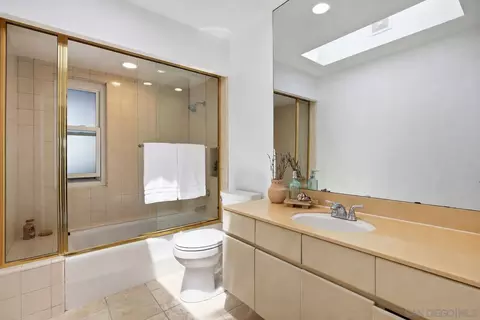 Bath - 2264 Caminito Castillo, La Jolla, CA 92037 photo 5 of 5