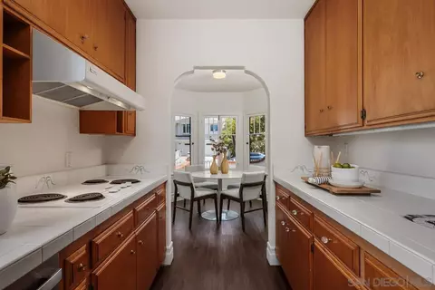 Kitchen - 304 La Veta Ave, Encinitas, CA 92024 photo 1 of 3