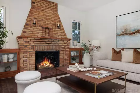 Living - 304 La Veta Ave, Encinitas, CA 92024 photo 4 of 5