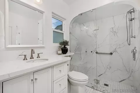 Bath - 304 La Veta Ave, Encinitas, CA 92024 photo 1 of 1