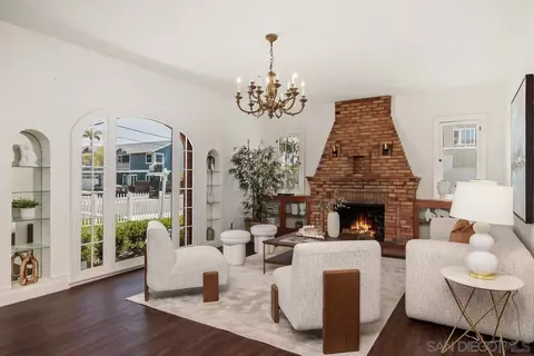 Living - 304 La Veta Ave, Encinitas, CA 92024 photo 2 of 5