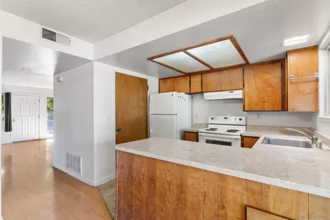 Kitchen - 2750 White Ave, Chico, CA 95973 photo 8 of 10