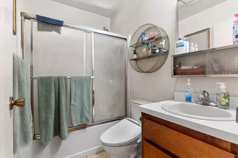 Bath - 2750 White Ave, Chico, CA 95973 photo 3 of 8