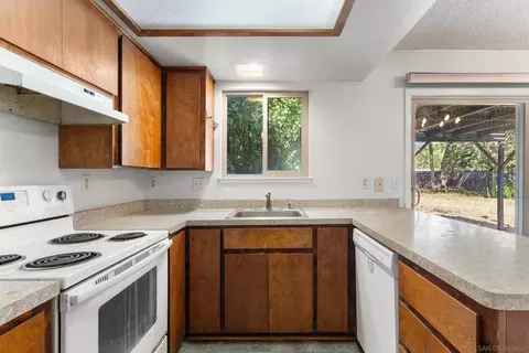 Kitchen - 2750 White Ave, Chico, CA 95973 photo 10 of 10