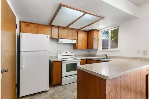Kitchen - 2750 White Ave, Chico, CA 95973 photo 9 of 10