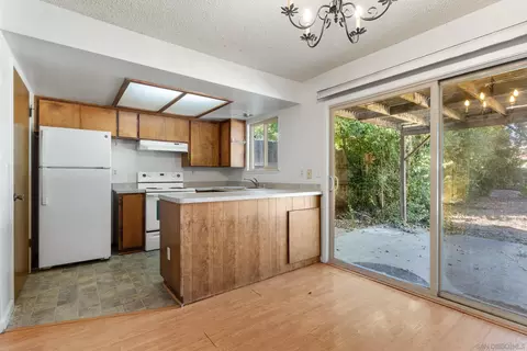 Kitchen - 2750 White Ave, Chico, CA 95973 photo 7 of 10