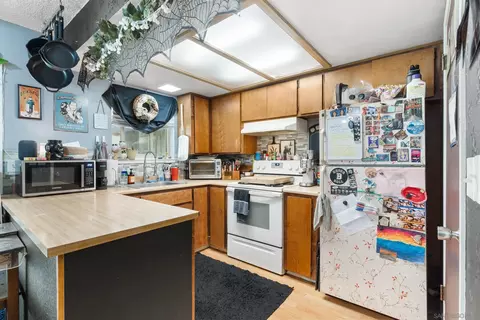 Kitchen - 2750 White Ave, Chico, CA 95973 photo 3 of 10