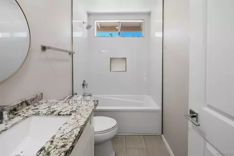 Bath - 633 Thunder Gln, Escondido, CA 92027 photo 3 of 3