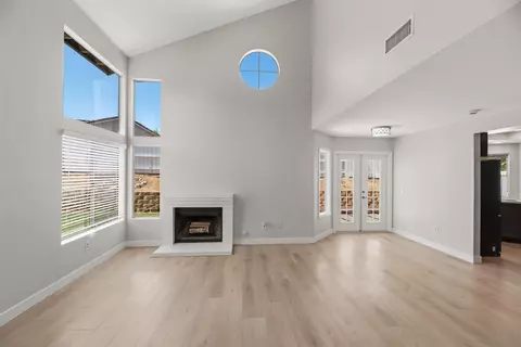 Living - 633 Thunder Gln, Escondido, CA 92027 photo 2 of 5