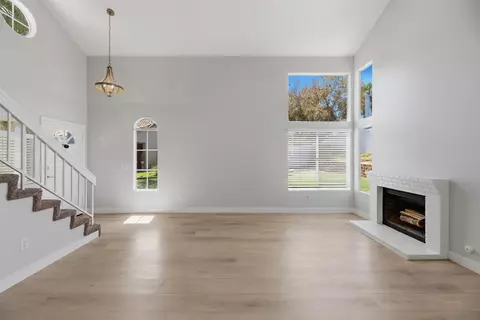 Living - 633 Thunder Gln, Escondido, CA 92027 photo 3 of 5
