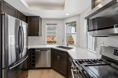Kitchen - 633 Thunder Gln, Escondido, CA 92027 photo 1 of 4