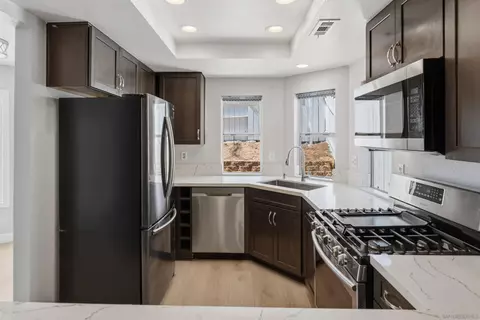 Kitchen - 633 Thunder Gln, Escondido, CA 92027 photo 4 of 4