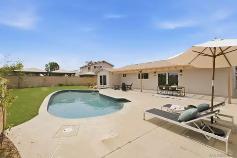 Exterior - 3610 Trieste Dr, Carlsbad, CA 92010 photo 4 of 9