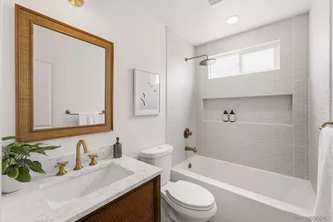 Bath - 3610 Trieste Dr, Carlsbad, CA 92010 photo 3 of 3