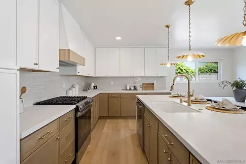 Kitchen - 3610 Trieste Dr, Carlsbad, CA 92010 photo 3 of 5