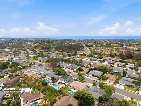 View/Area - 3610 Trieste Dr, Carlsbad, CA 92010 photo 8 of 12