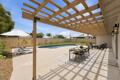Exterior - 3610 Trieste Dr, Carlsbad, CA 92010 photo 5 of 9
