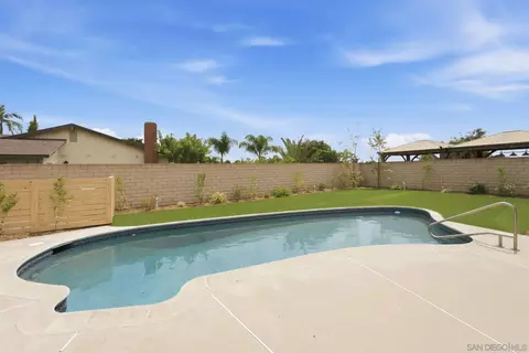 Exterior - 3610 Trieste Dr, Carlsbad, CA 92010 photo 7 of 9