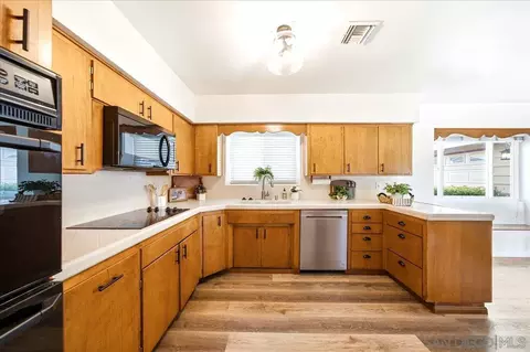 Kitchen - 3195 Purer Rd, Escondido, CA 92029 photo 2 of 2