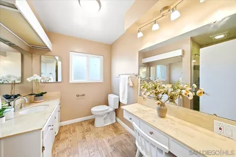Bath - 3195 Purer Rd, Escondido, CA 92029 photo 3 of 5