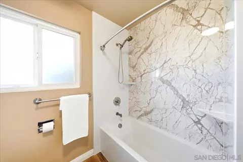 Bath - 3195 Purer Rd, Escondido, CA 92029 photo 2 of 5