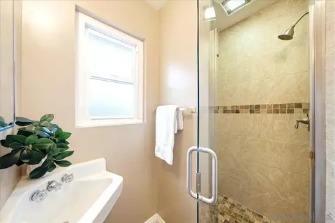 Bath - 3195 Purer Rd, Escondido, CA 92029 photo 5 of 5