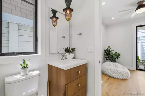 Bath - 845 G Ave, Coronado, CA 92118 photo 2 of 7