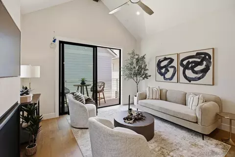 Living - 845 G Ave, Coronado, CA 92118 photo 3 of 3