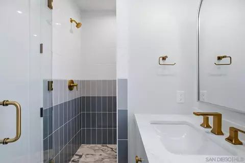 Bath - 845 G Ave, Coronado, CA 92118 photo 7 of 7