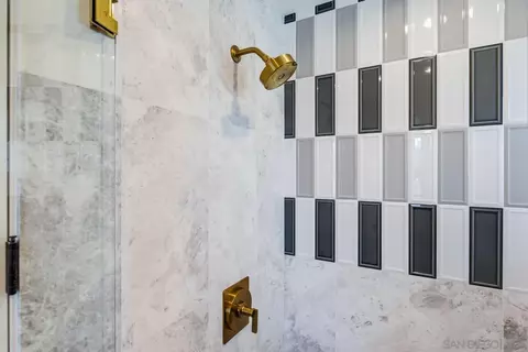 Bath - 845 G Ave, Coronado, CA 92118 photo 5 of 7