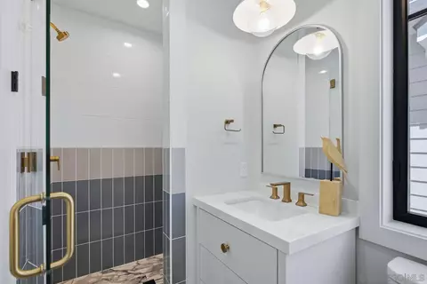 Bath - 845 G Ave, Coronado, CA 92118 photo 6 of 7