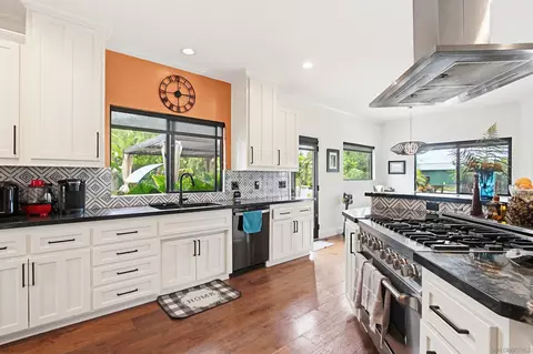 Kitchen - 3538 Cazador Ln, Fallbrook, CA 92028 photo 5 of 7