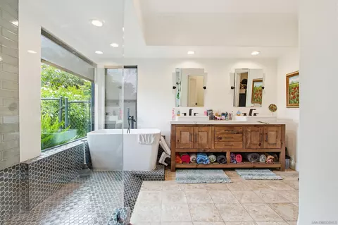 Bath - 3538 Cazador Ln, Fallbrook, CA 92028 photo 5 of 7
