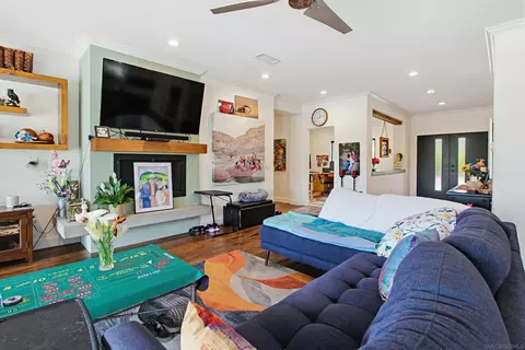 Living - 3538 Cazador Ln, Fallbrook, CA 92028 photo 2 of 4