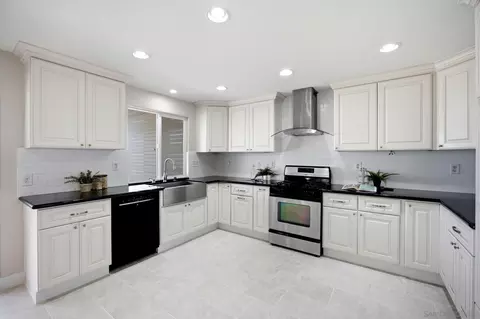 Kitchen - 150 Ridge View Way, Oceanside, CA 92057 photo 6 of 7