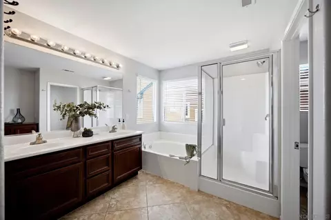 Bath - 150 Ridge View Way, Oceanside, CA 92057 photo 3 of 4