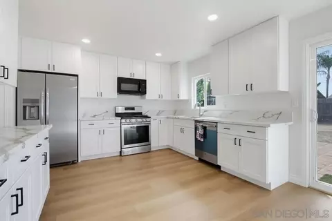 Kitchen - 1439 E Msn, Escondido, CA 92027 photo 4 of 6